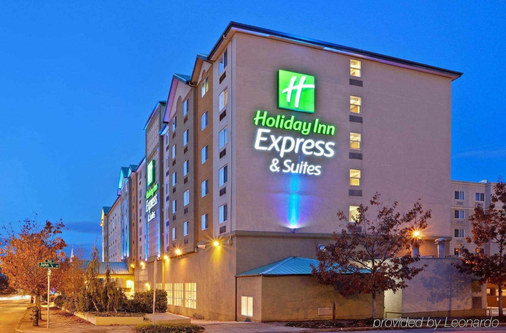 Holiday Inn Express & Suites Seattle - City Center Exterior photo
